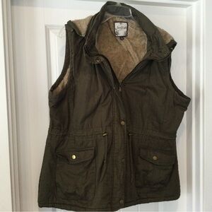 Snobbish Plus Size furry lined Vest Size 2x
